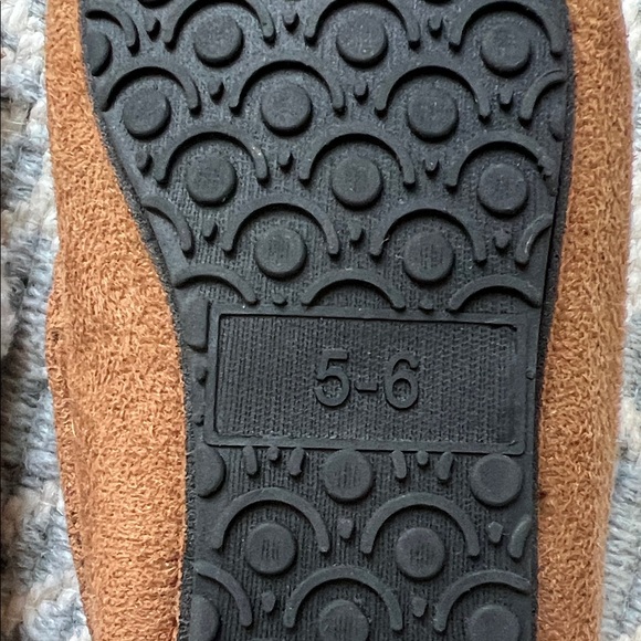 NWOT Lucky Brand Toddler Tan Moccasin Slippers - Picture 5 of 5